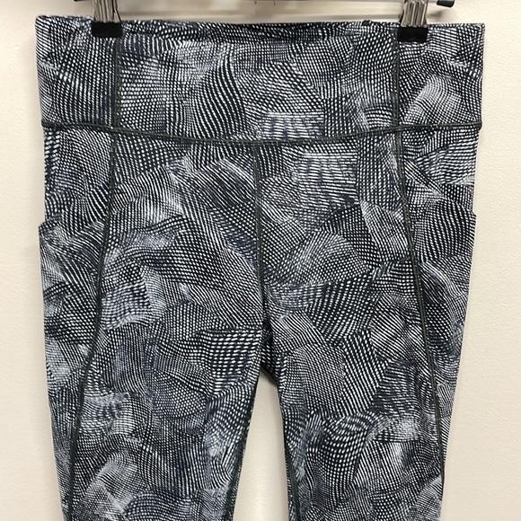 Lululemon Time To Sweat Crop Free Spirit Alpine White Black 8 - Picture 2 of 16